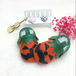 Pumpkin leather shoe 

รองเท้าหัดเดินหนัง  ตัดเย็บอย่างดี 

ลายฟักทอง