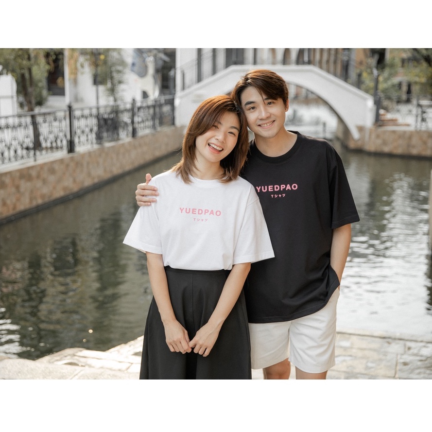Yuedpao ยอดขาย No.1 รับประกันไม่ย้วย 2 ปี เสื้อยืดเปล่า เสื้อยืด OVERSIZED แขนสั้น Set ญี่ปุ่นพีช สี Black&White