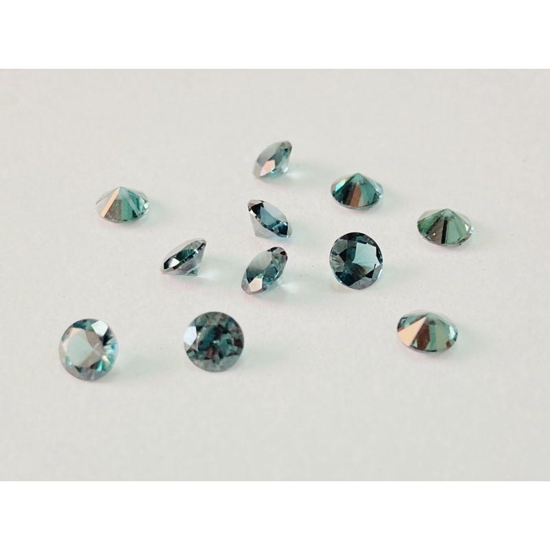 พลอยอัดสีเขียวส่อง5.5มิลลิเมตร