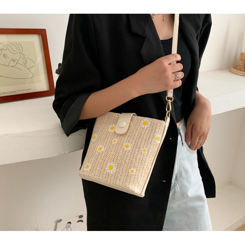 กระเป๋าสาน My Daisy  (A148) กระเป๋าสะพายข้าง กระเป๋าสาน