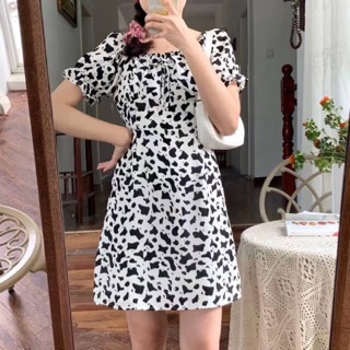 ชุดเดรส‼️พร้อมส่ง 🐄🥛 N e w w w w w w -งานนำเข้า พร้อมส่ง- Cowy Dress🍼 มินิเดรสสีขาว แต้มลายสีดำกราฟฟิคสุดคิ้วท์ เน