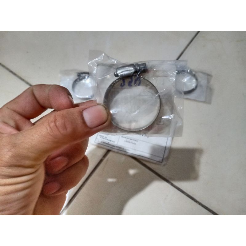 ขายยกชุดเข็มขัดรัดท่อน้ำz800ของแท้ของใหม่