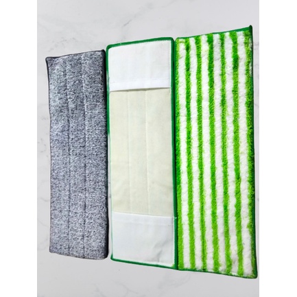 ผ้าม็อบไมโครไฟเบอร์แบบสอด 18 นิ้ว ใช้กับไม้ม็อบโครงพับเท่านั้น ใช้ดันฝุ่นได้ ใช้ลงแวกซ์ได้