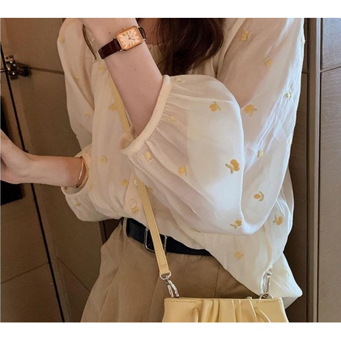 พร้อมส่ง : เสื้อแขนยาวปักลายดอกไม้ใส่สบาย [B20]