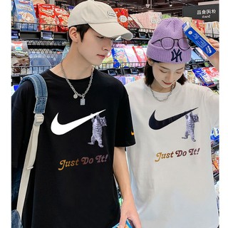 เสื้อสาวอวบ - คู่ NIKE ลูกแมวซุกซนพิมพ์ tshirts ผ้าฝ้าย 100% แมวกีฬาเสื้อยืด unisex เสื้อยืดลําลอง