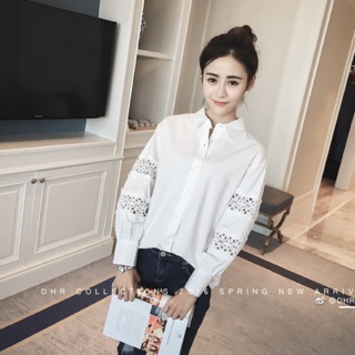 TJเสื้อเชิ๊ตแฟชั่น กระดุมหน้า แขนยาว แขนแต่งลูกไม้ สีขาว รหัสสินค้า CT8575 ขาว