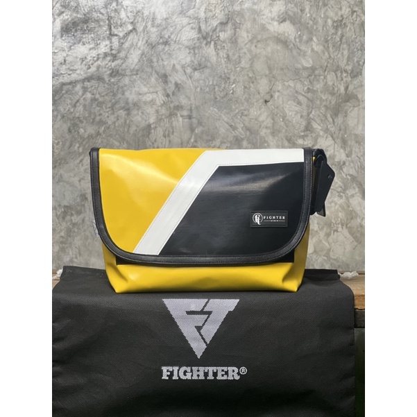 Fighter กระเป๋าสะพายข้าง(ของแท้พร้อมส่J) เหลืองดำ (ส่งด่วน) กทม.1 วันถึง ตจว.2-3วันถึง เปิดการมองเห็