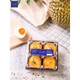 ขนมเปี๊ยะไข่เค็มลาวาแป้งทุเรียน 4 ชิ้น by Mae Ying bakery *พิเศษ*เพิ่มเนื้อทุเรียน สำหรับคนชอบทานทุเรียน