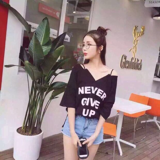 NEVER GIVE UP off-shoulder t-shirt 🍡