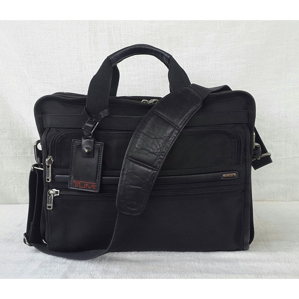 กระเป๋ามือสอง ของแท้💯 TUMI Alpha Black Essential Brief Laptop Carry on Bag กระเป๋าใส่เอกสาร โน๊ตบุ๊ก Laptop สะพายข้าง