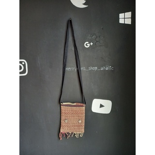 กระเป๋าcrossbody ผ้าทอลายไทย ของใหม่ตำหนิจิ๊ดนึง สินค้าจากญี่ปุ่น