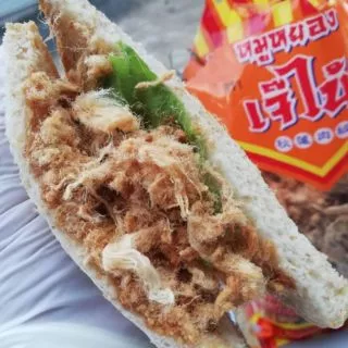 หมูหยองเจ๊ไน้ (มี อย.) ขนาด 450 กรัม เนื้อหมูล้วน กรอบฟู หอม อร่อย รสเข้มข้น ผลิตใหม่ ส่งเร็ว อร่อยจริง คุ้มราคา