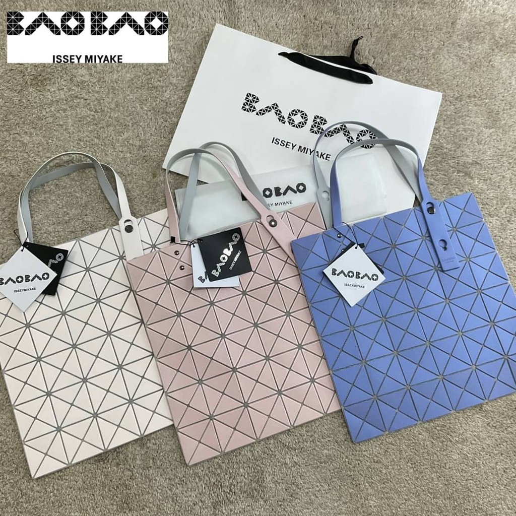 BAO BAO ISSEY MIYAKE MATTALIC FROST TOTE BAG (6x6) Code:B5D120765 แบรนด์แท้ 100% งาน Outlet