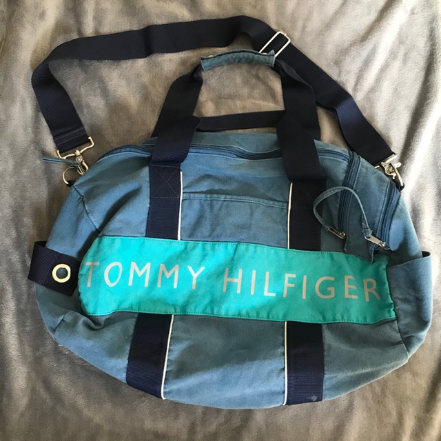 กระเป๋า Tommy Hilfiger duffle bag