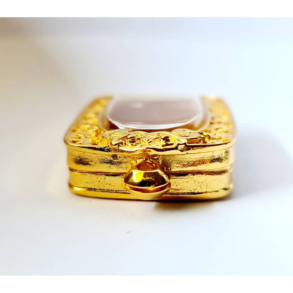 กรอบพระ ตลับพระ สมเด็จฝาหลัง ปิดลายฉลุหน้า (A30-1) คุณภาพดี  ทำจากทองเหลือง ชุบไมครอน เคลือบแลคเกอร์ไฟฟ้า ไม่ลอกหลุดง่าย