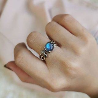 Labradolite vintage Ring​ แหวนลาบราโดไลต์ พลอยเหลือบแสง สีเทาเข้มสวย ขนาด 8 มม ก้านแหวนแต่งลายใบไม้ม้แนววินเทจ