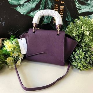 CHARLES &amp; KEITH GEOMETRIC HANDLE BAG.
 กระเป๋าถือ สะพาย