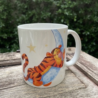 Pladao Ceramic Tigger Hugging Moon แก้วกาแฟ มัค เซรามิค พื้นขาว Disney 12 oz. /360 ml.