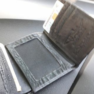 กระเป๋าสตางค์Haley Davisonหนังปลามฉลามแท้ 3พับ trifold wallet shark skin