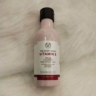 The body shop Vitamin E Cream cleanser 250ml