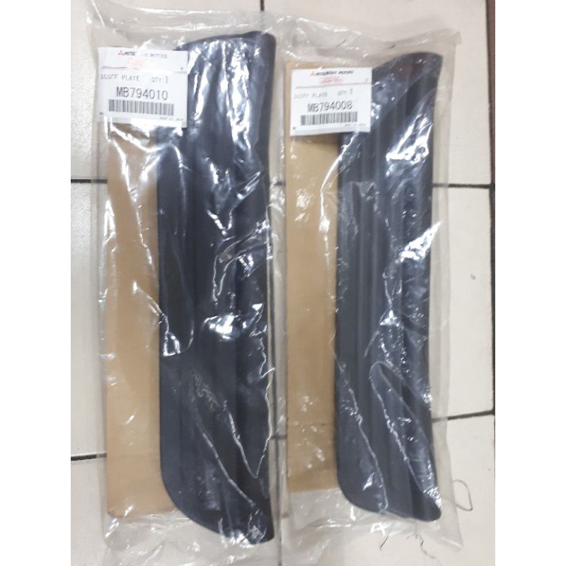 Original Mitsubishi Lancer Evo 3 Lancer Evo 4 ด้านหลังฉีดเท้า Clamp Scuff Plate