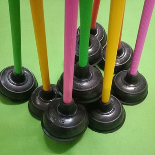 ที่ปั๊มส้วม ยางปั๊มส้วม หรือที่ปั๊มท่อน้ำอุดตัน ด้ามพีวีซี คละสี rubber toilet pump, a toilet pump assorted colors