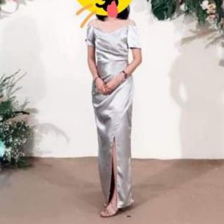 [ส่งต่อ] เดรส ชุดออกงาน ชุดราตรี โชว์ไหล่​ size:ss​ สีเงิน