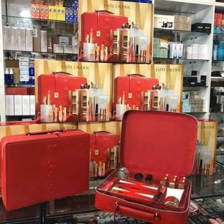 Estee Lauder Block Buster Set 
ชุด new year 2020 มีก่อนขายก่อน
Shop ไทยยังไม่มี รีบซื้อรีบจับจอง
แท้พร้อมส่ง 4,850 บาท