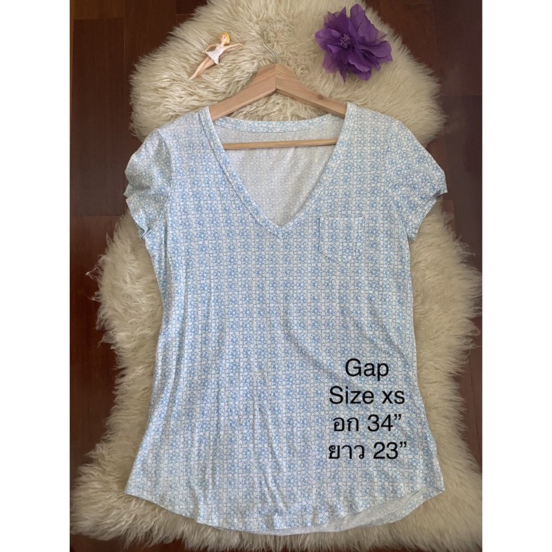 Gap เสื้อยืด คอวี สภาพดี ส่งต่อ