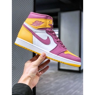 ลดราคา จํากัดเวลา AJ1 Air Jordan 1 Retro High OG รองเท้าผ้าใบ สีขาว สีม่วง สีทอง สําหรับผู้ชาย และผู้หญิง