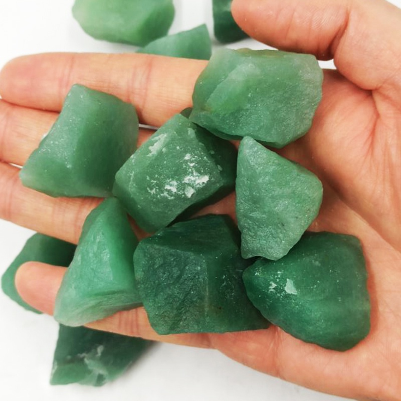 อัญมณีธรรมชาติอาเวนทูรีน ควอตซ์คริสตัล สีเขียว ขนาด 2-4 เซนติเมตร สำหรับการตกแต่งและบำบัด (4-6 ชิ้น)