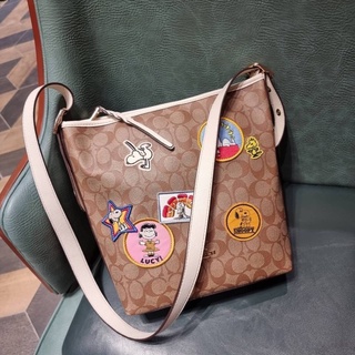 COACH C4112 COACHxPEANUTS VAL DUFFLE IN SIGNATURE CANVAS WITH VARSITY PATCHES