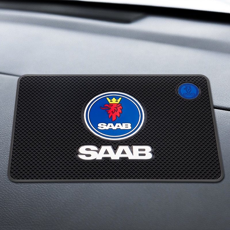 แผ่นแดชบอร์ด PVC กันลื่น ลายโลโก้รถยนต์ อุปกรณ์เสริม สําหรับ Saab scania 93 9-3 900 9000 Aero X 9-5 9-7X