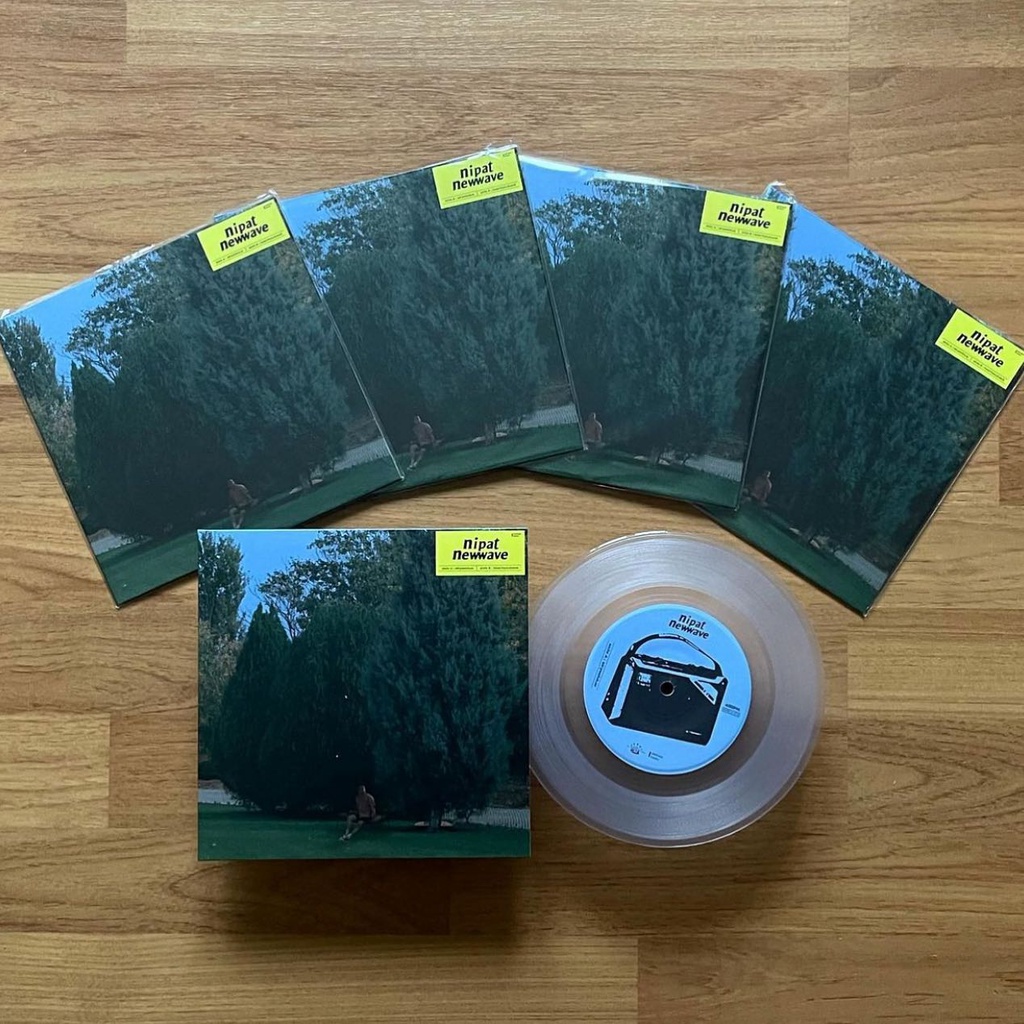 🎁ใช้โค้ด20%เหลือ 680฿ แผ่นเสียง 7 นิ้ว Nipat Newwave (7inch vinyl) - Blue & White Vinyl