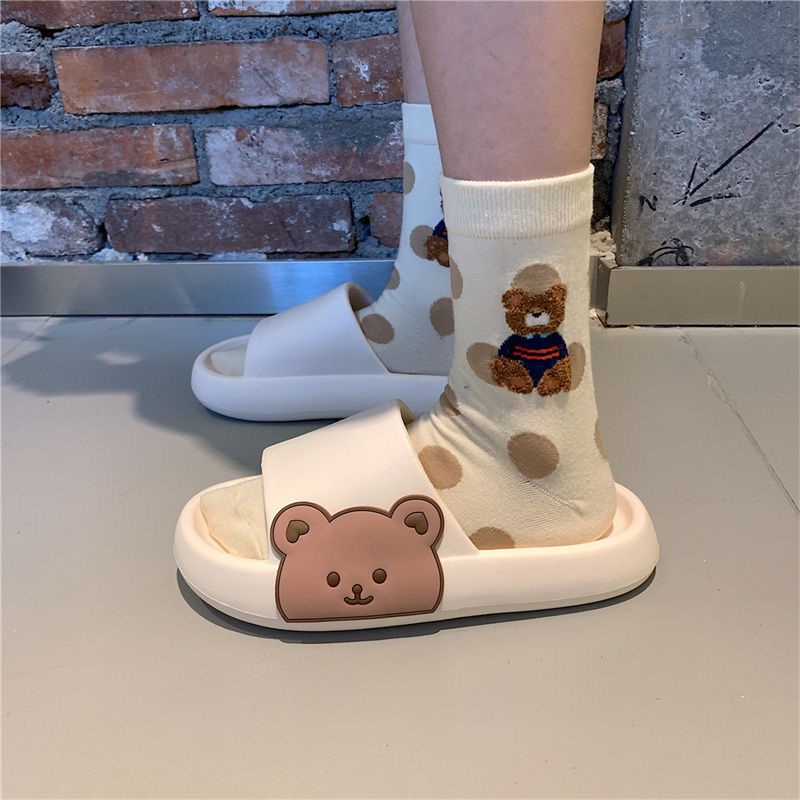 GFShop น่ารักไม่ไหวว✨ รองเท้าแตะสวมลายน้อนหมี🐻💗 โดนใจมากไอต้าว มี 2 สีดีย์ต่อใจ รีบมาตำให้ไวเลยจ้าาา