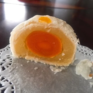 E1 ขนมเปี๊ยะไส้ถั่วไข่เค็มเต็มฟอง