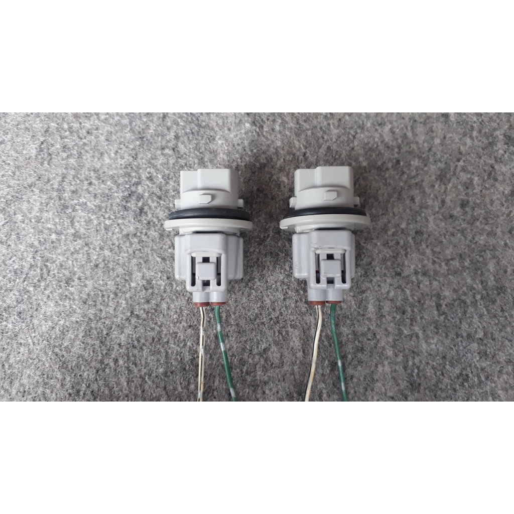 ขั้วไฟมุม ไฟเลี้ยวหน้า TOYOTA  AE100 AE101 แท้