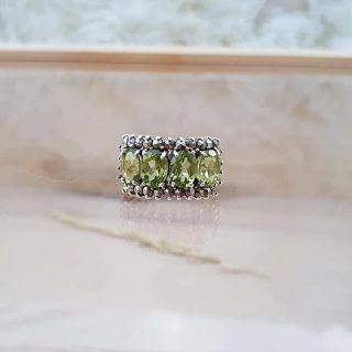 Vintage Peridot Ring​ แหวนพลอยเพอริดอทแบบวินเทจ​ ตัวเรือน​เงิน​ 925