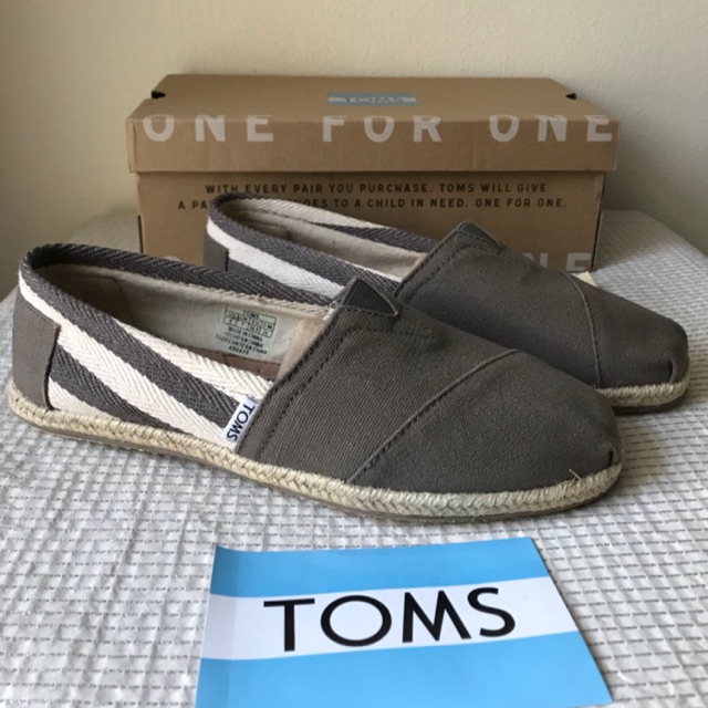 grey รองเท้า stripe university ของแท้ DK TOMS