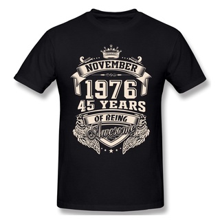 Bn3d9we23 เสื้อยืดผ้าฝ้าย แขนสั้น พิมพ์ลายอนิเมะ Born In November 1976 45 Years Of Being Awesome สําหรับผู้ชาย VVB32EW20