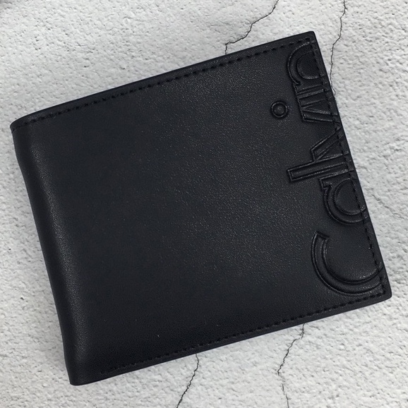 [ใหม่] Calvin Klein กระเป๋าสตางค์ผู้ชายแฟชั่นกระเป๋าสตางค์ใส่เหรียญแบบสั้นผู้ถือบัตร Hand Bifold Wallet
