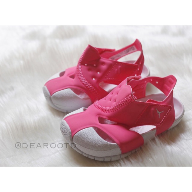 รองเท้าแตะ Air Jordan สีชมพู สีขาว