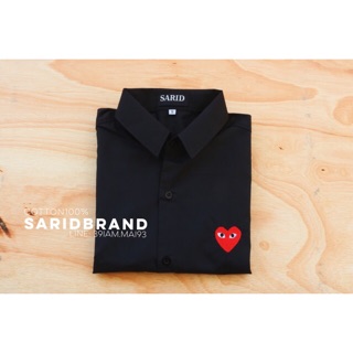 Sarid: เสื้อเชิ้ต แขนยาว สีดำ ปักลายใจ ❤️