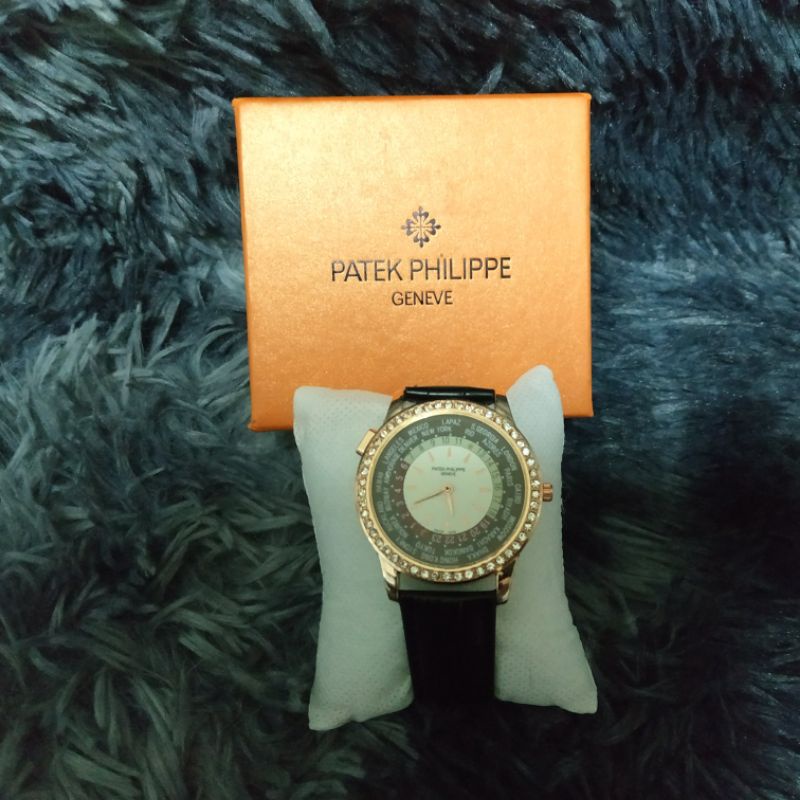 นาฬิกาข้อมือสายหนัง หน้าปัดล้อมเพชรpatex Philippe