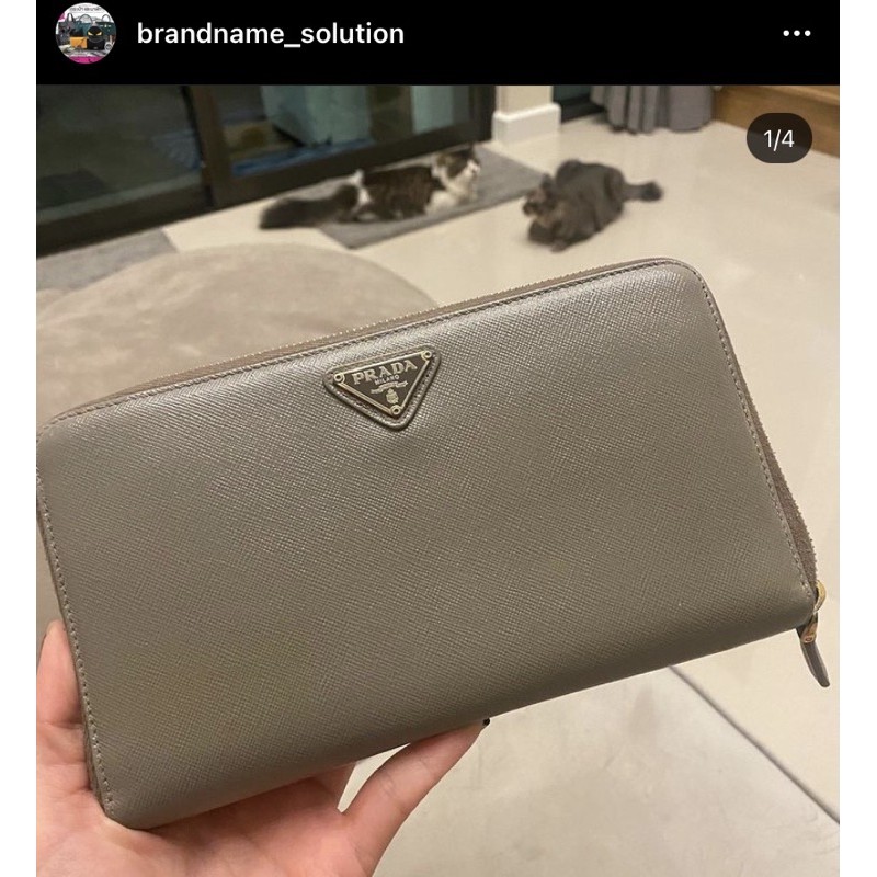 กระเป๋าสตางค์ Prada wallet
