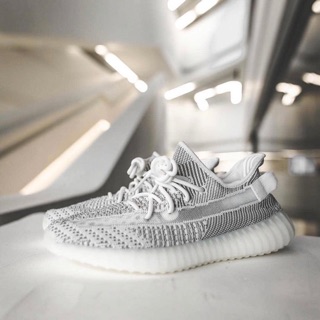 A didas Yeezy 350 Static