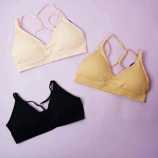 Sabina เสื้อชั้นใน รหัส SBK256 (บราสวม)รุ่น Soft Collection แบบ Strappy Soft Bra เป็นบราไร้โครงแบบสวมหัว ที่ให้ทรงสวยเป็