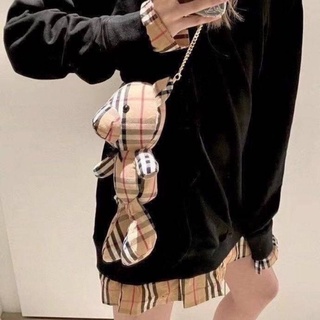 เสื้อแขนยาว burberry มีตุ๊กตาหมีสะพายข้างให้ด้วยน่าร้ากก