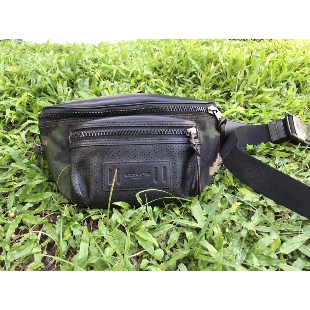 กระเป๋าคาดอกCoach แท้ สีดำ ขอบลายพราง  TERRAIN BELT BAG WITH PIXELATED CAMO PRINT  (COACH F72928)