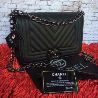 Pro ‼️ ถูกที่สุดในชูปี้‼️Chanel boy  
หน้า v ขนาด 9 นิ้ว 
อะไหล่รมควัน